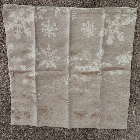 Silver satin snowflakes fabric table napkins lot of 12 jacquard damask Threshold - Picture 4 of 8